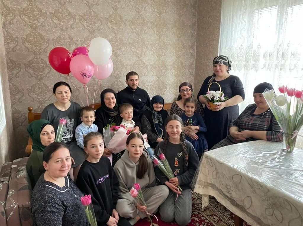 Владимир Путин присвоил звание «Мать-героиня» дагестанке Асият Дибировой