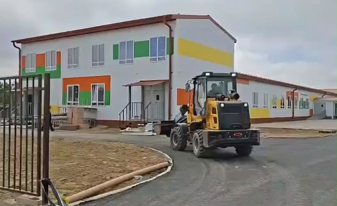В Адильотаре в рамках Народной программы «Единой России» завершается благоустройство новой школы