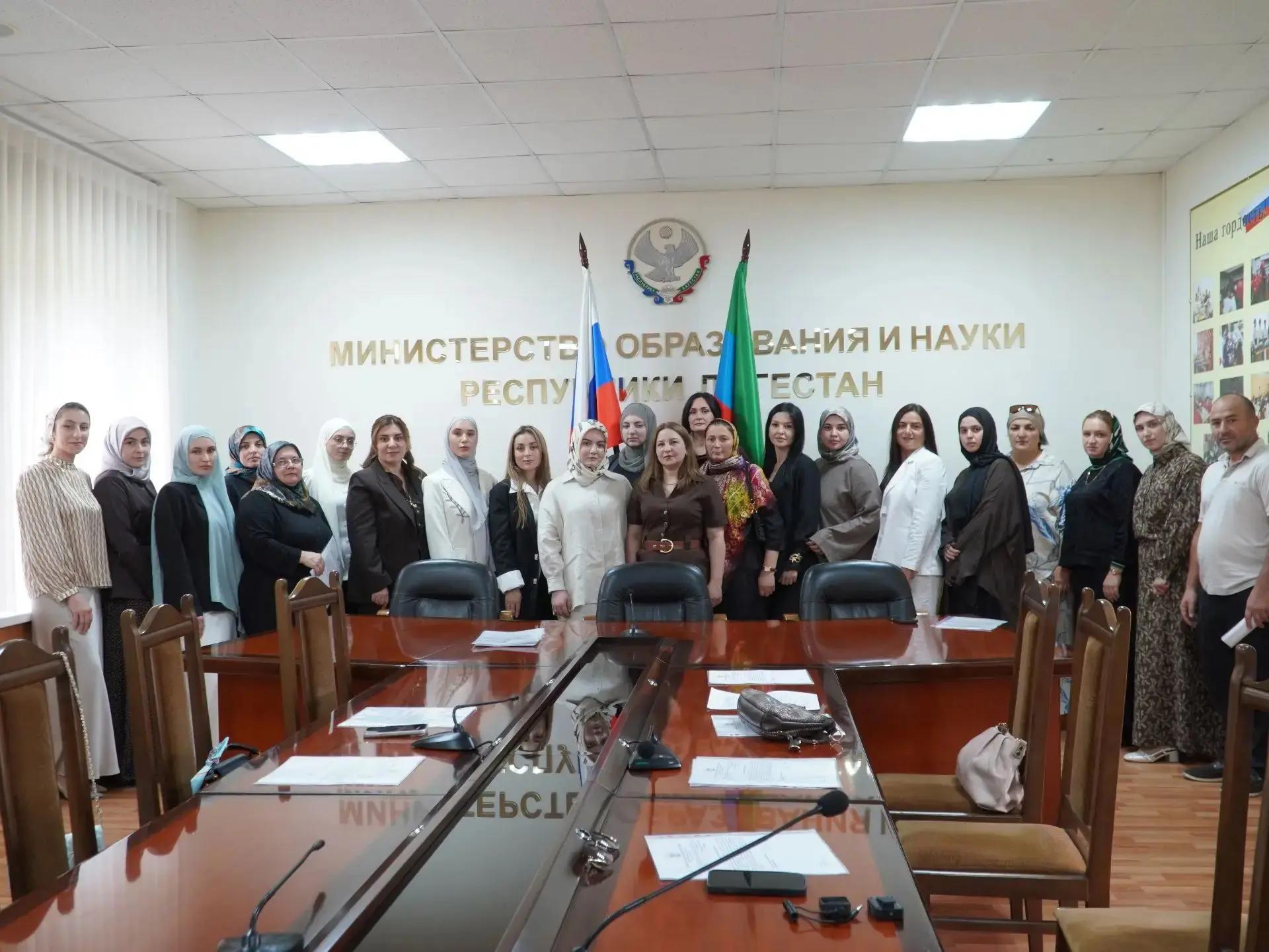 30 земских учителей поедут работать в районы республики
