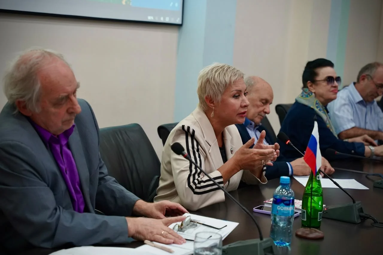 В ДГУ прошла встреча «Родной язык, он для меня велик», посвящённая Году единства народов России