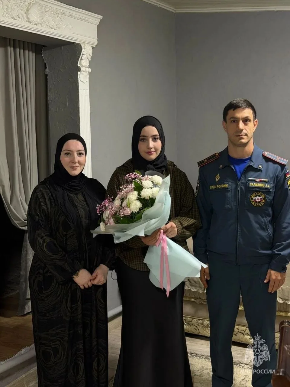 Школьница из Хасавюрта спасла шестилетнего ребёнка из горящей машины