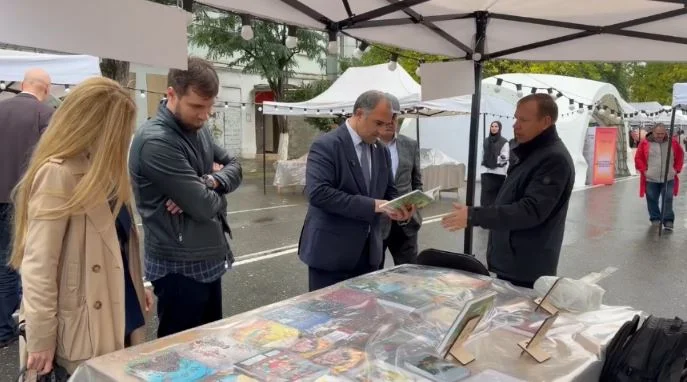 Прошёл первый день книжного фестиваля "Тарки-Тау"