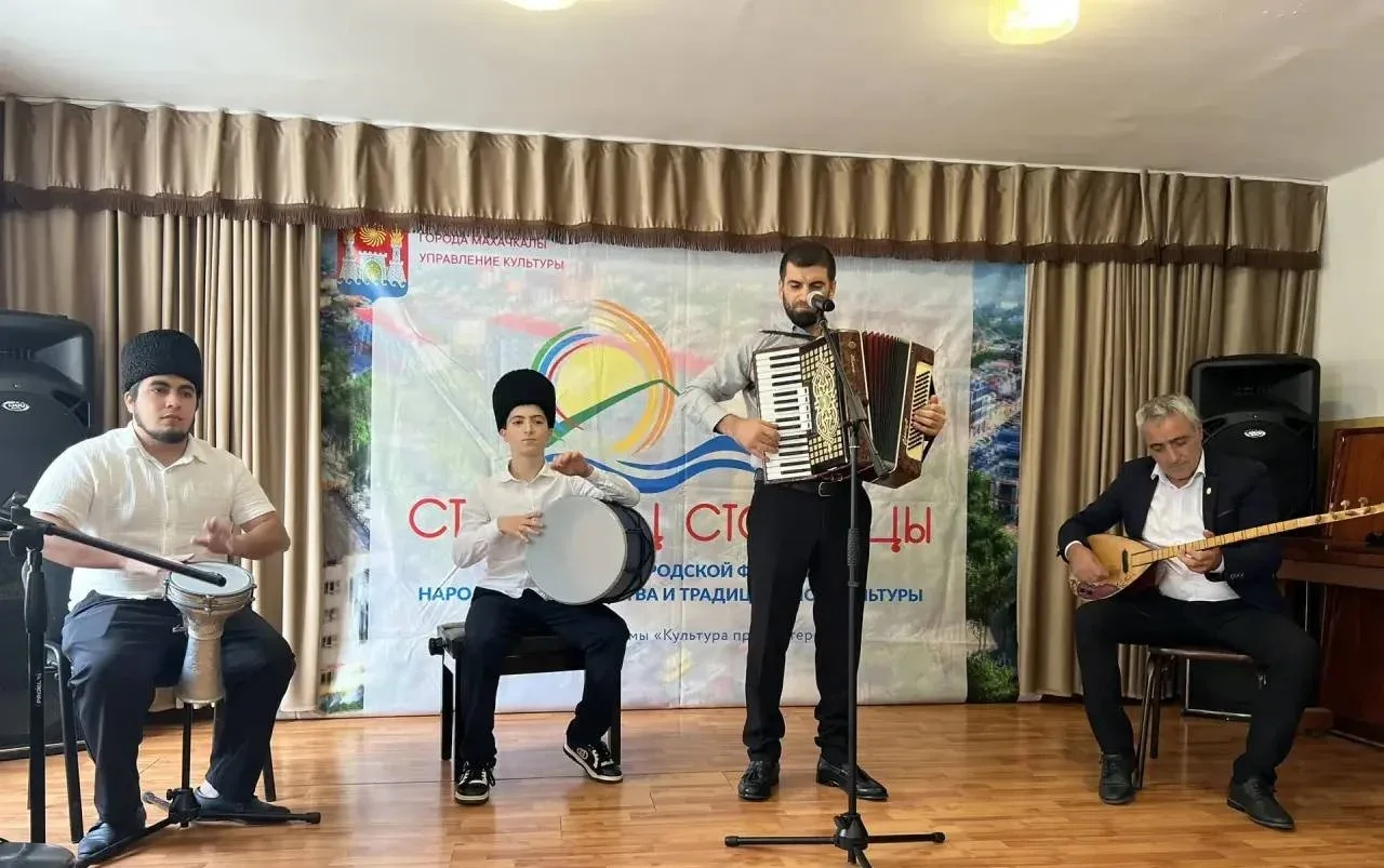 Фестиваль  народного творчества  "Сто лиц столицы"  стартовал в Махачкале