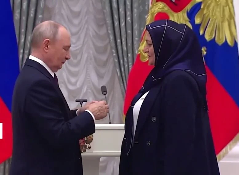 Владимир Путин наградил учителей, среди них две дагестанки