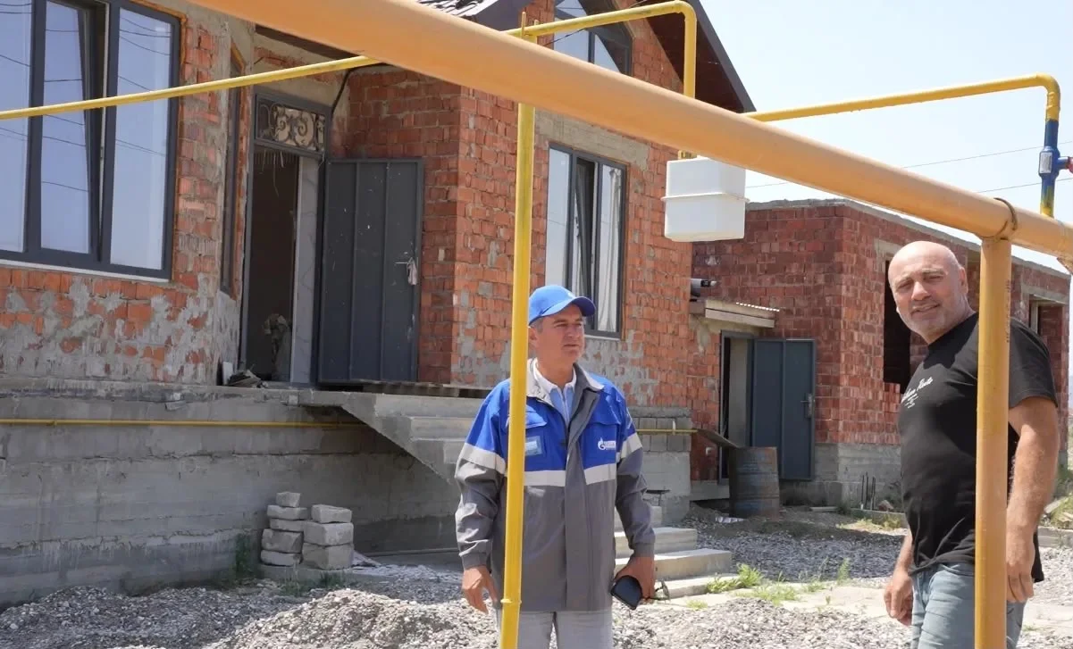 Газовики Дагестана помогли многодетному отцу подготовить дом для сына