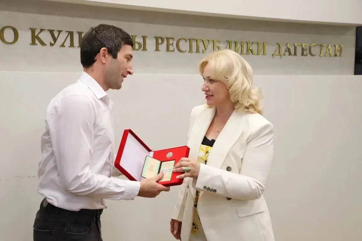 Работников культуры Дагестана наградили в преддверии Дня Конституции