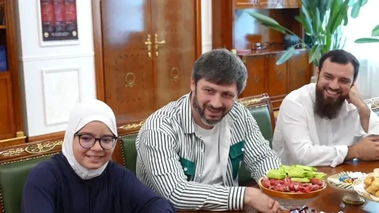 10-летняя Таибат Магомедова придумала, как собрать деньги на приют для кошек